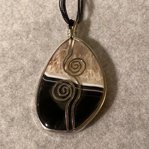 Wire wrapped quartz agate. Beautiful design circle of life